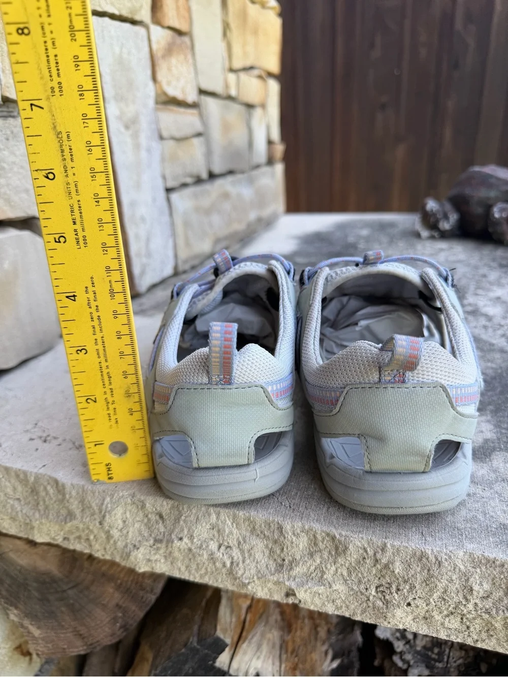 Teva kids Manatee Light Gray Sport Sandals with Pastel Stripe Webbing Sz-4.  F